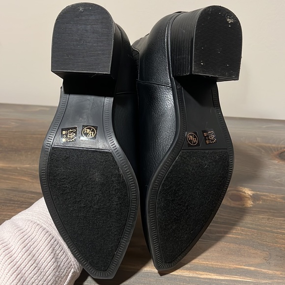 CL by Laundry pointed toe ankle sock heeled booties, black, size 9.5 - Picture 16 of 16